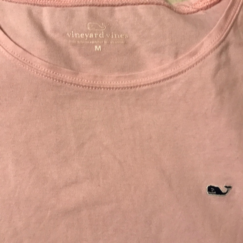 Vineyard Vines T shirt 👚 size M